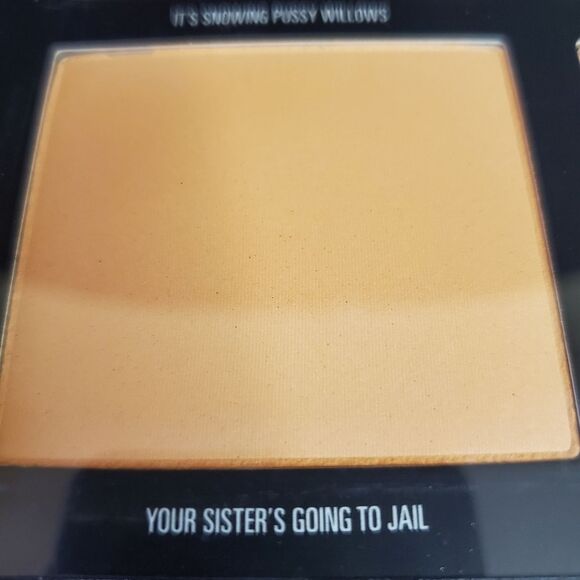 Kylie Jenner Collection Pressed Powder Palette NEW - Picture 8 of 12